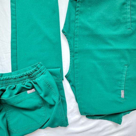 Scrubs - Picture 2 of 5